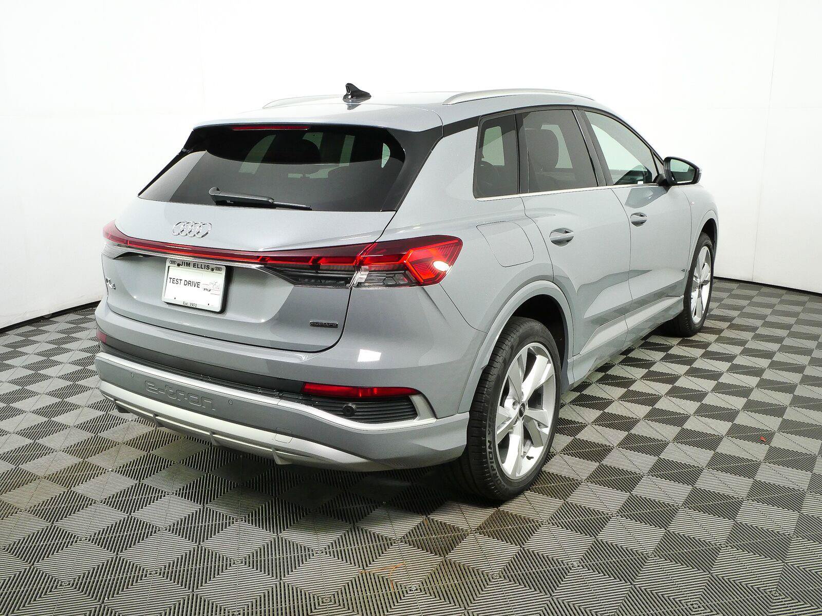 Used 2023 Audi Q4 e-tron Premium w/ Convenience Package AWD/4WD image 3