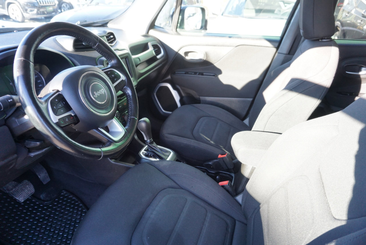 Used 2020 Jeep Renegade Latitude w/ Cold Weather Group image 13