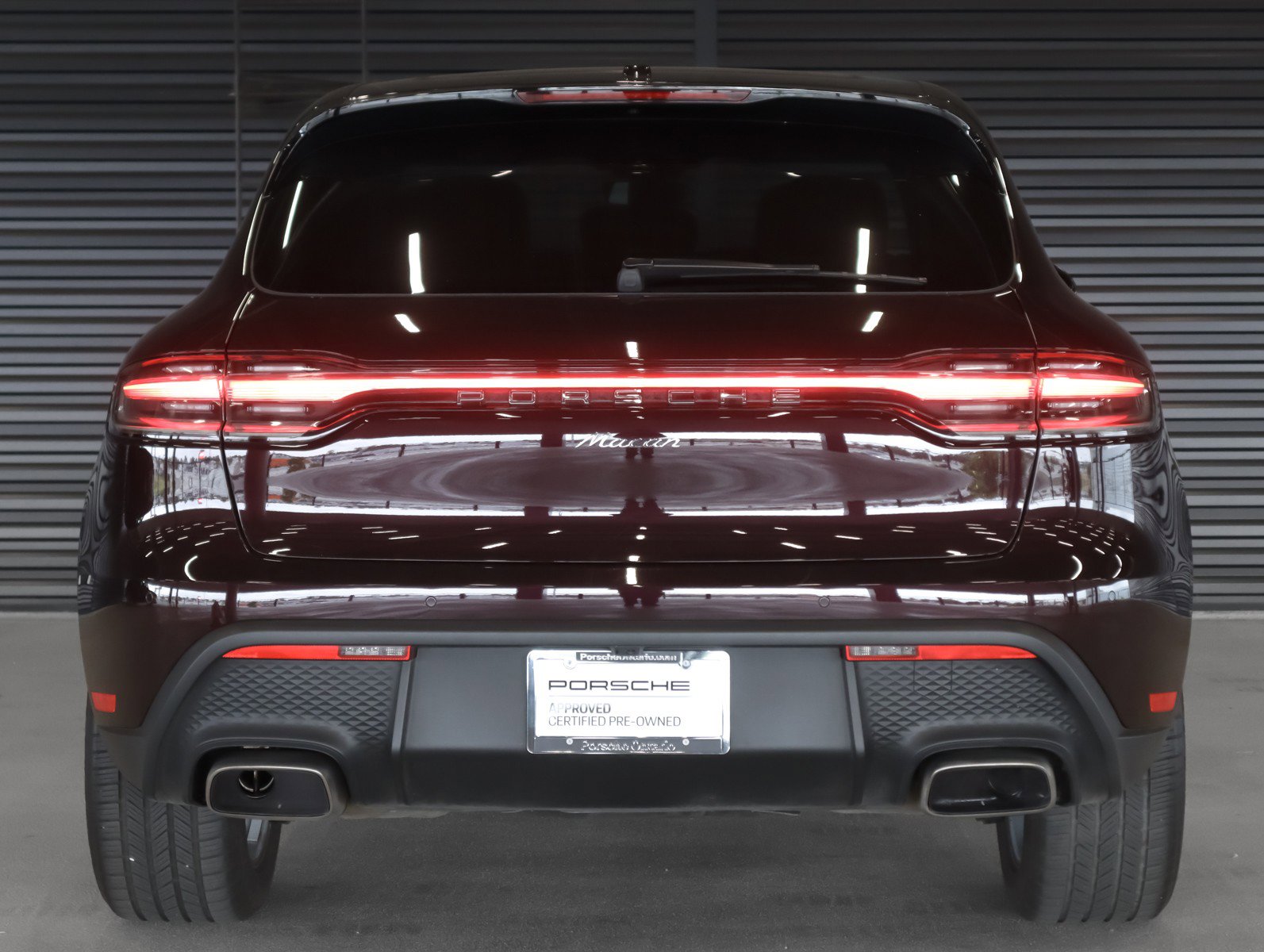 Certified 2024 Porsche Macan AWD/4WD image 9