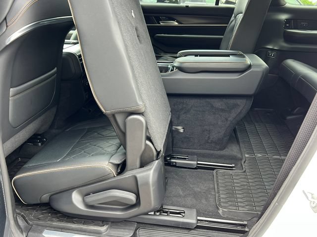 Used 2025 Jeep Grand Wagoneer L Series III w/ Quick Order Packagew 28T AWD/4WD image 5