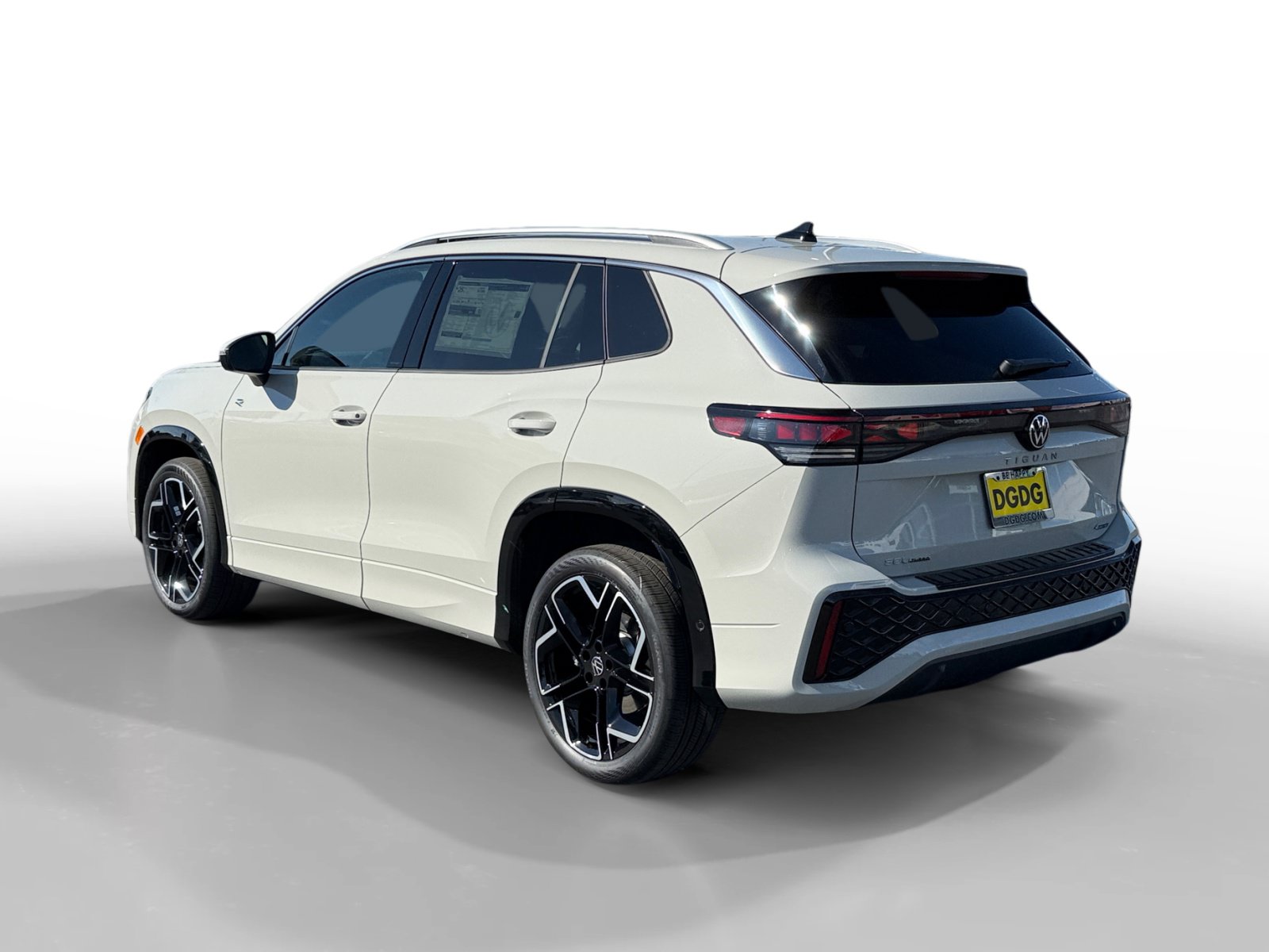 New 2026 Volkswagen Tiguan SEL R-Line AWD/4WD image 3