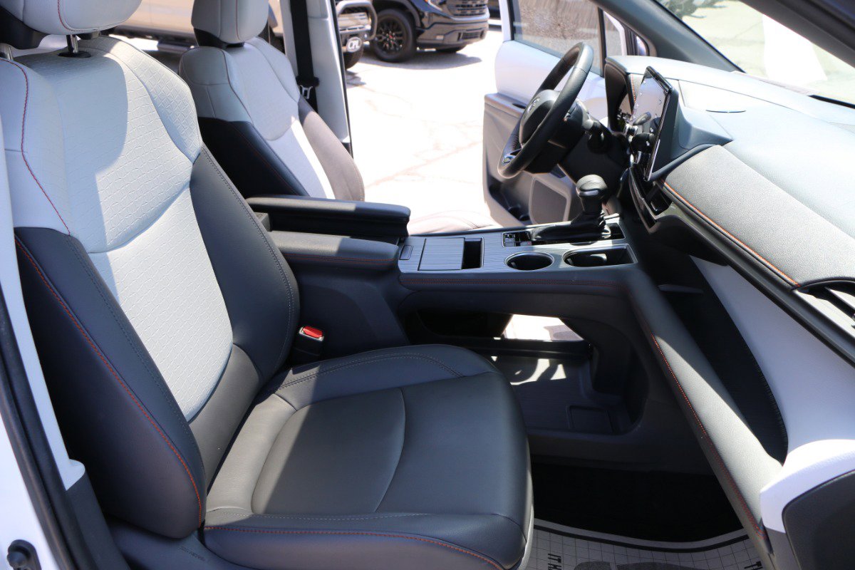 Used 2021 Toyota Sienna XSE FWD image 28