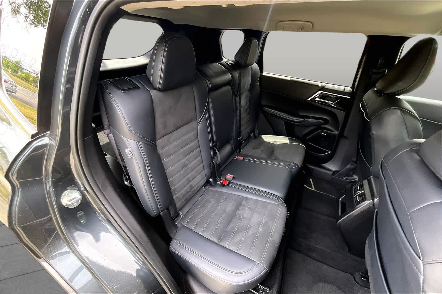 Used 2025 Mitsubishi Outlander SE AWD/4WD image 21