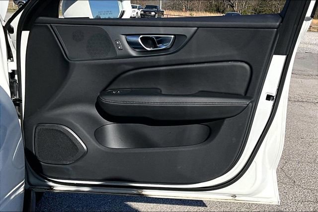 Used 2025 Volvo V60 B5 Cross Country Plus image 28