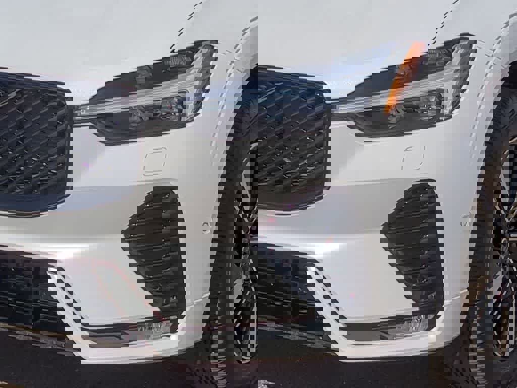 Certified 2026 Volvo XC60 B5 Plus w/ Protection Package Premier image 10