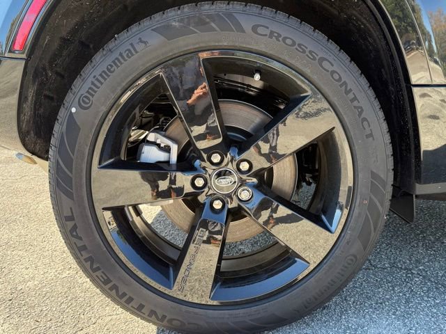 New 2025 Land Rover Defender 110 X-Dynamic SE image 12