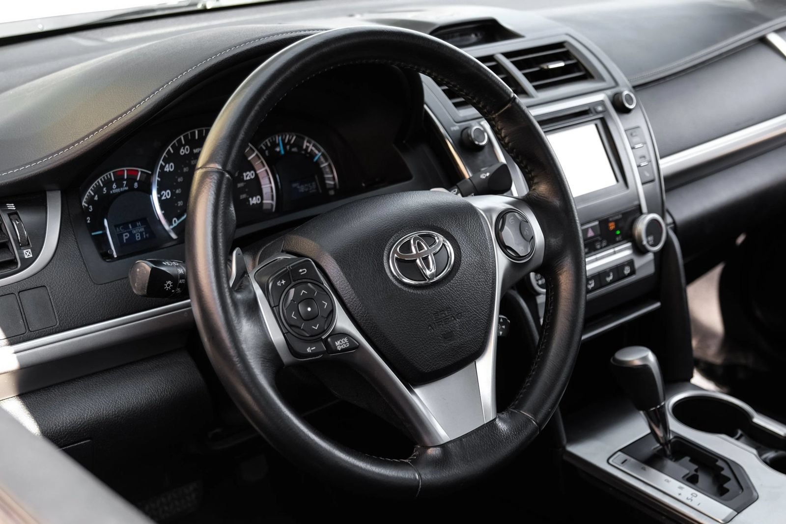 Used 2014 Toyota Camry SE FWD image 14