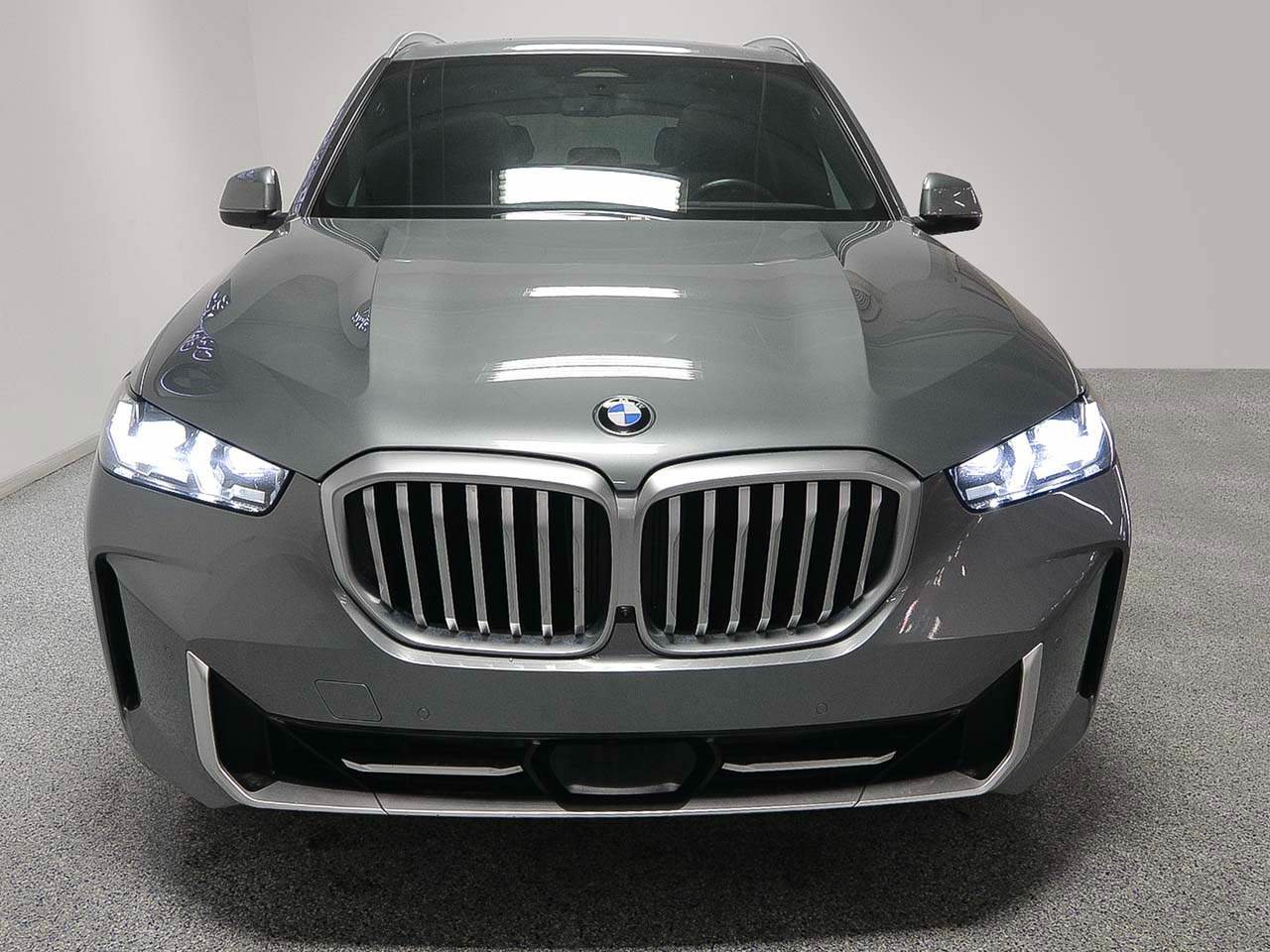 Used 2024 BMW X5 sDrive40i w/ Premium Package RWD image 2