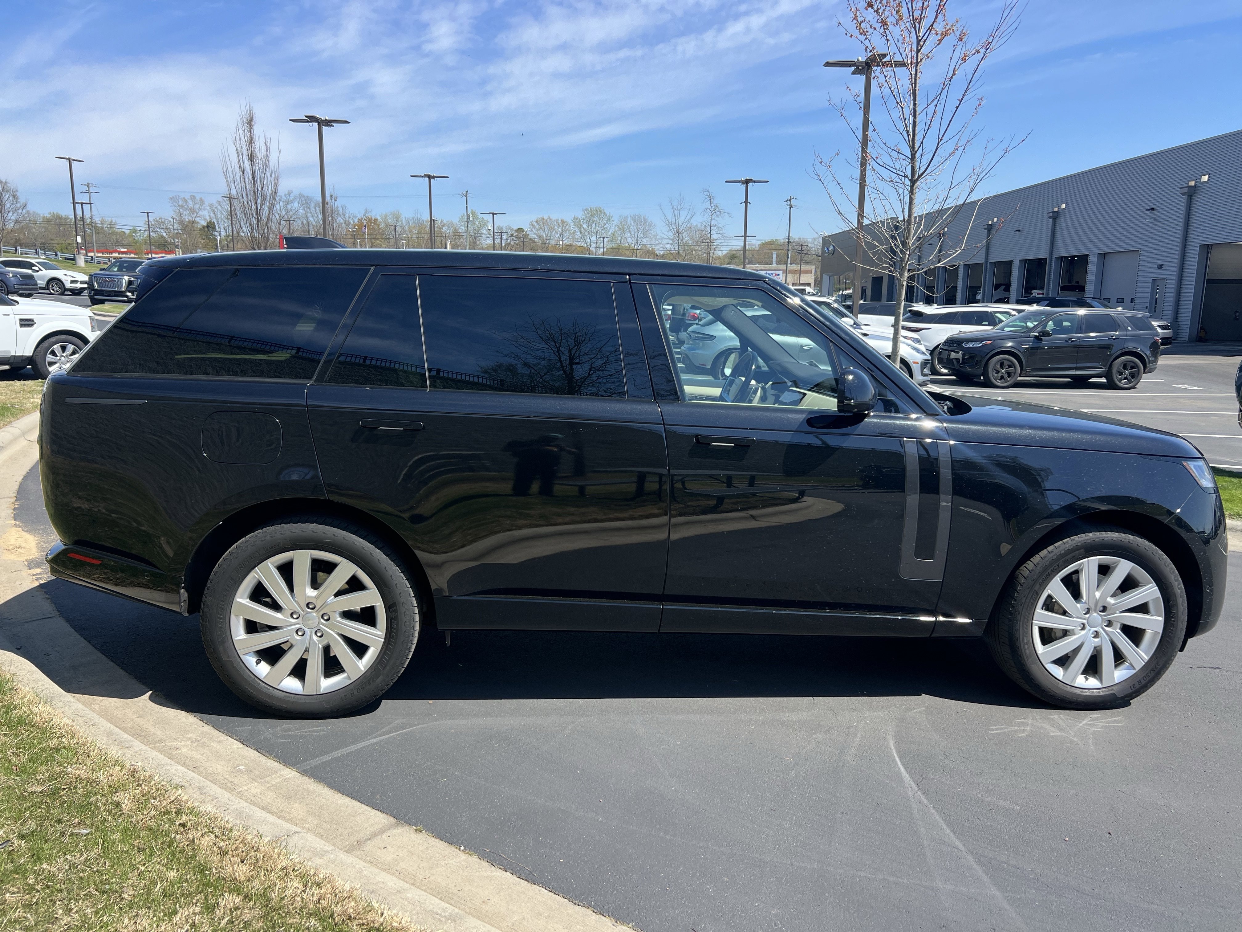 Certified 2023 Land Rover Range Rover Long Wheelbase SE image 8