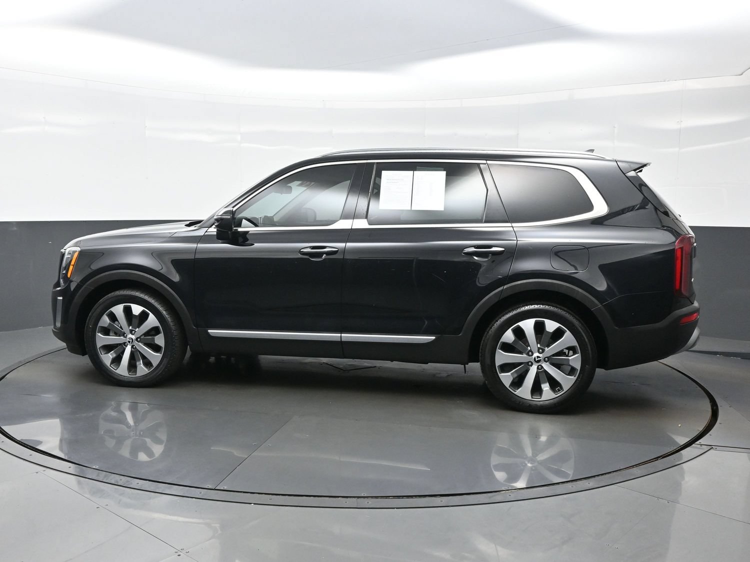Used 2020 Kia Telluride S AWD/4WD image 3