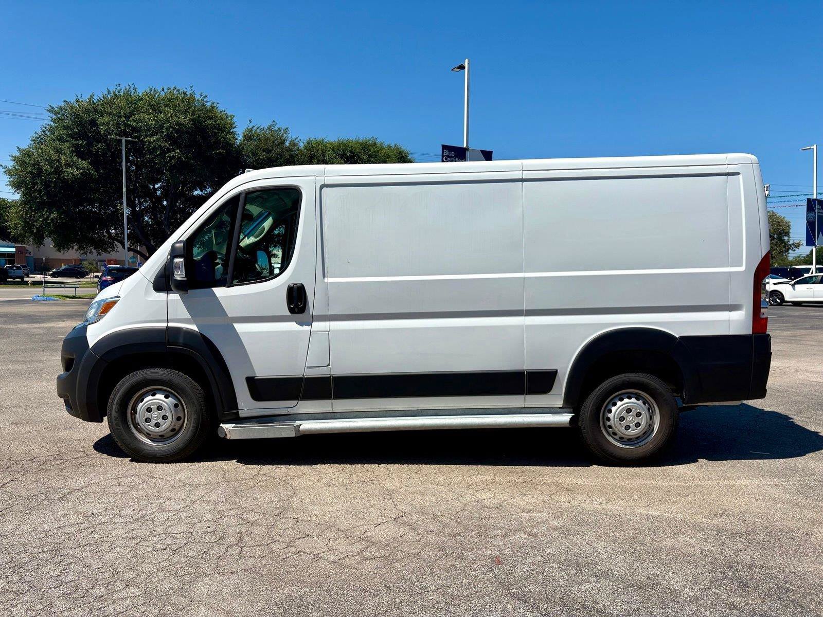 Used 2025 RAM ProMaster 2500 w/ U-Haul Equipment Group FWD image 9