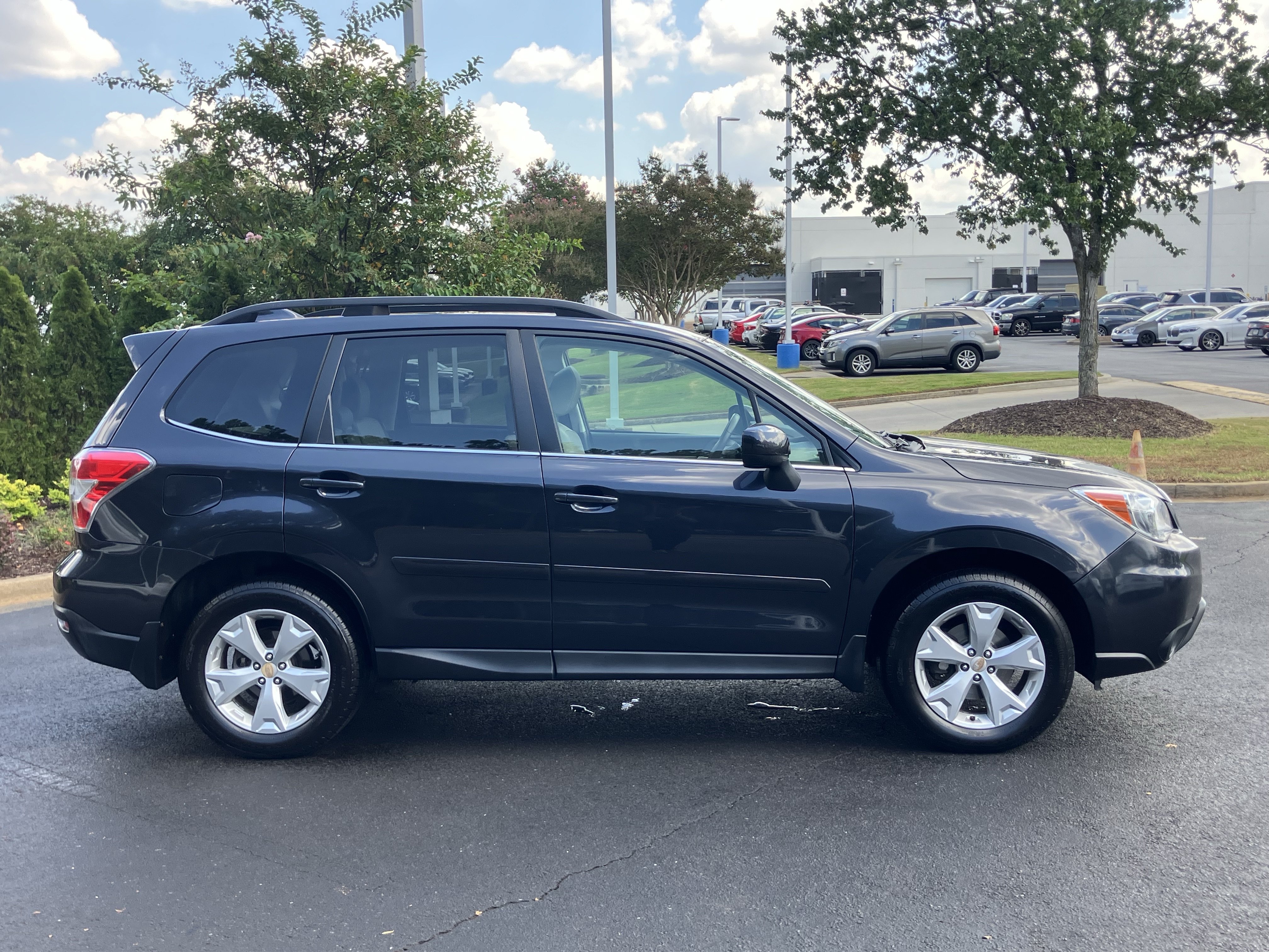 Used 2016 Subaru Forester 2.5i Limited AWD/4WD image 11