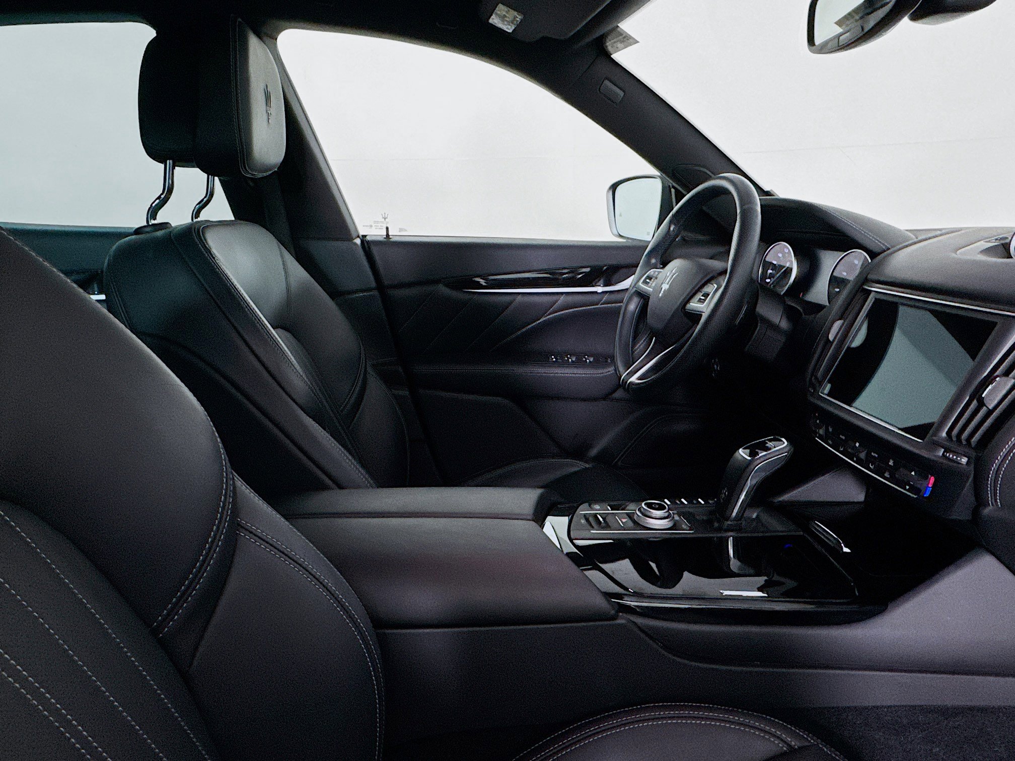 Used 2021 Maserati Levante image 28