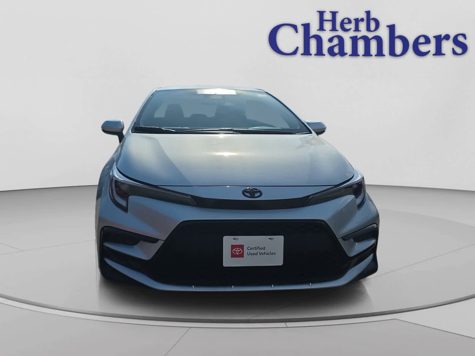 Used 2025 Toyota Corolla SE w/ SE Premium Package FWD image 2