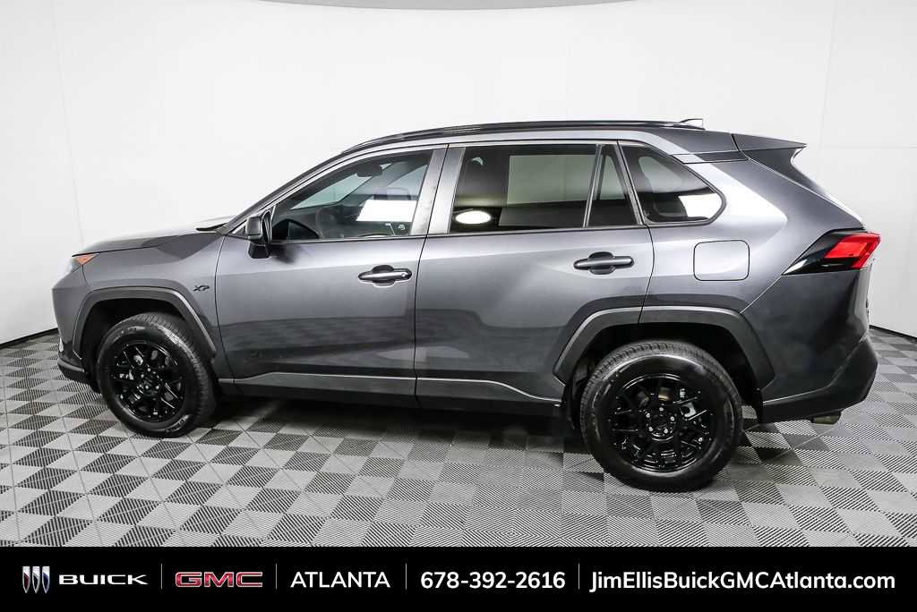 Used 2021 Toyota RAV4 LE image 2