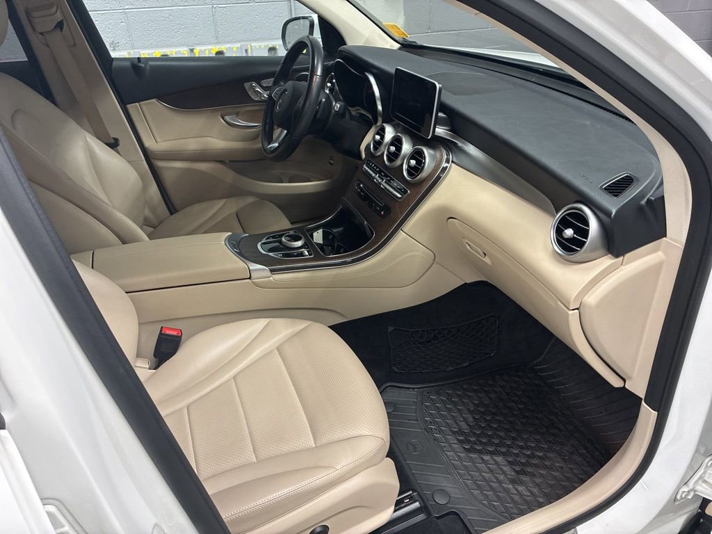 Used 2019 Mercedes-Benz GLC 300 4MATIC image 7