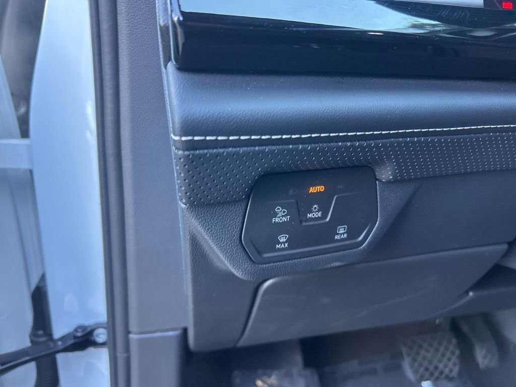 Used 2024 Volkswagen Atlas Cross Sport SE image 40