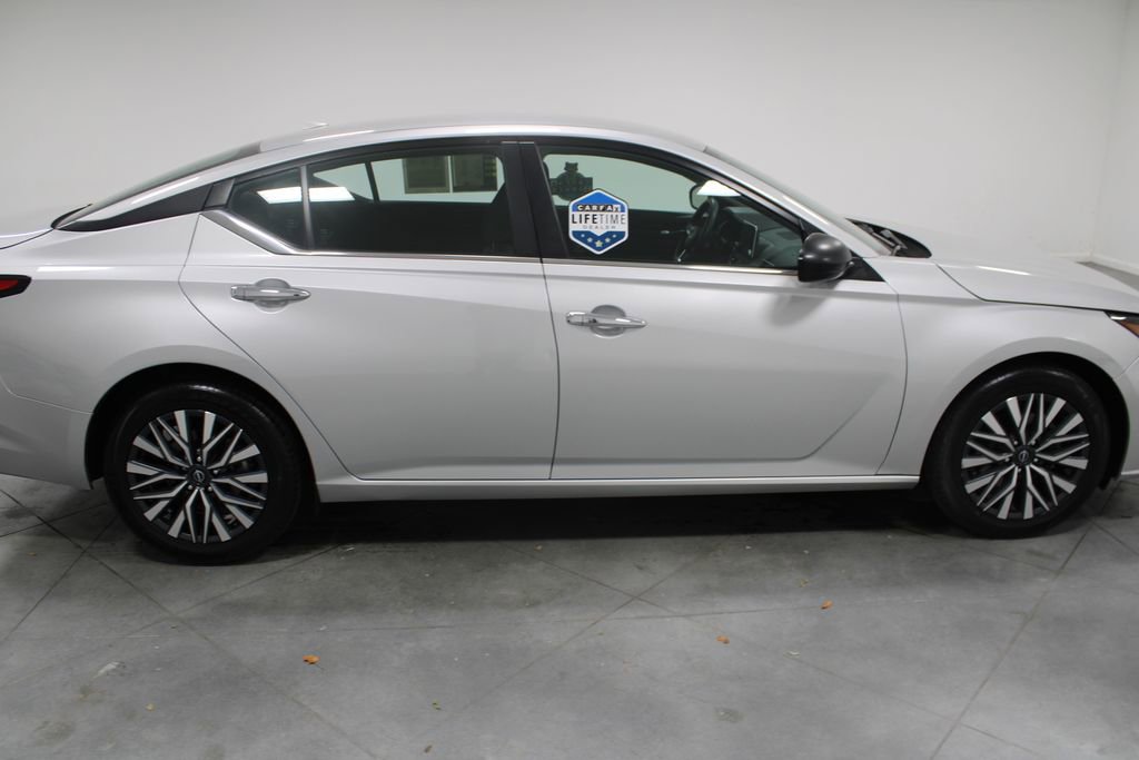 Used 2024 Nissan Altima 2.5 SV image 11