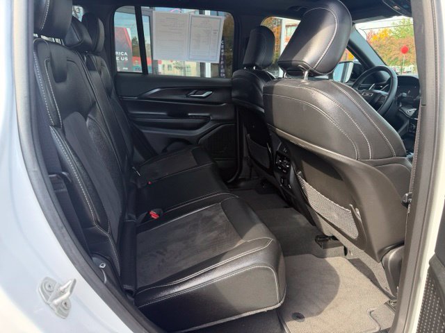 Used 2023 Jeep Grand Cherokee Altitude AWD/4WD image 22