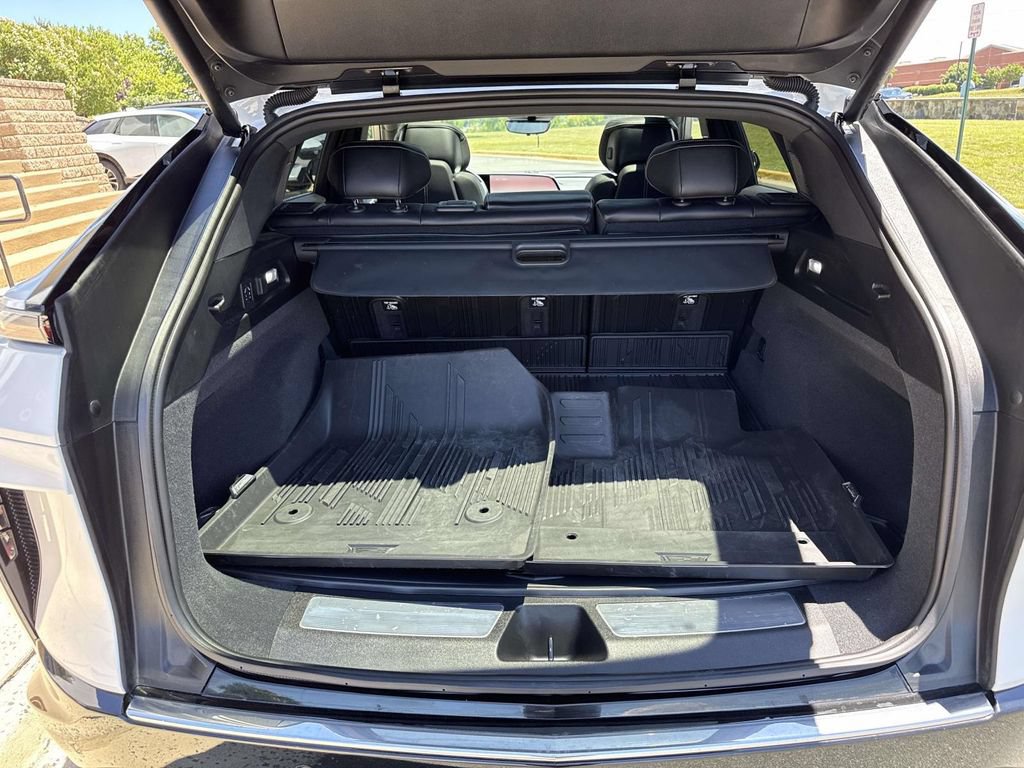 Certified 2025 Cadillac Lyriq Luxury w/ LPO, Floor Liner Package AWD/4WD image 25