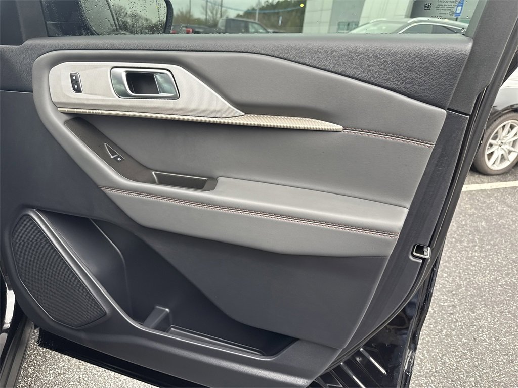 Used 2025 Ford Explorer Active image 14