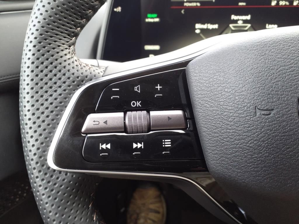 New 2025 Nissan Ariya AWD image 21