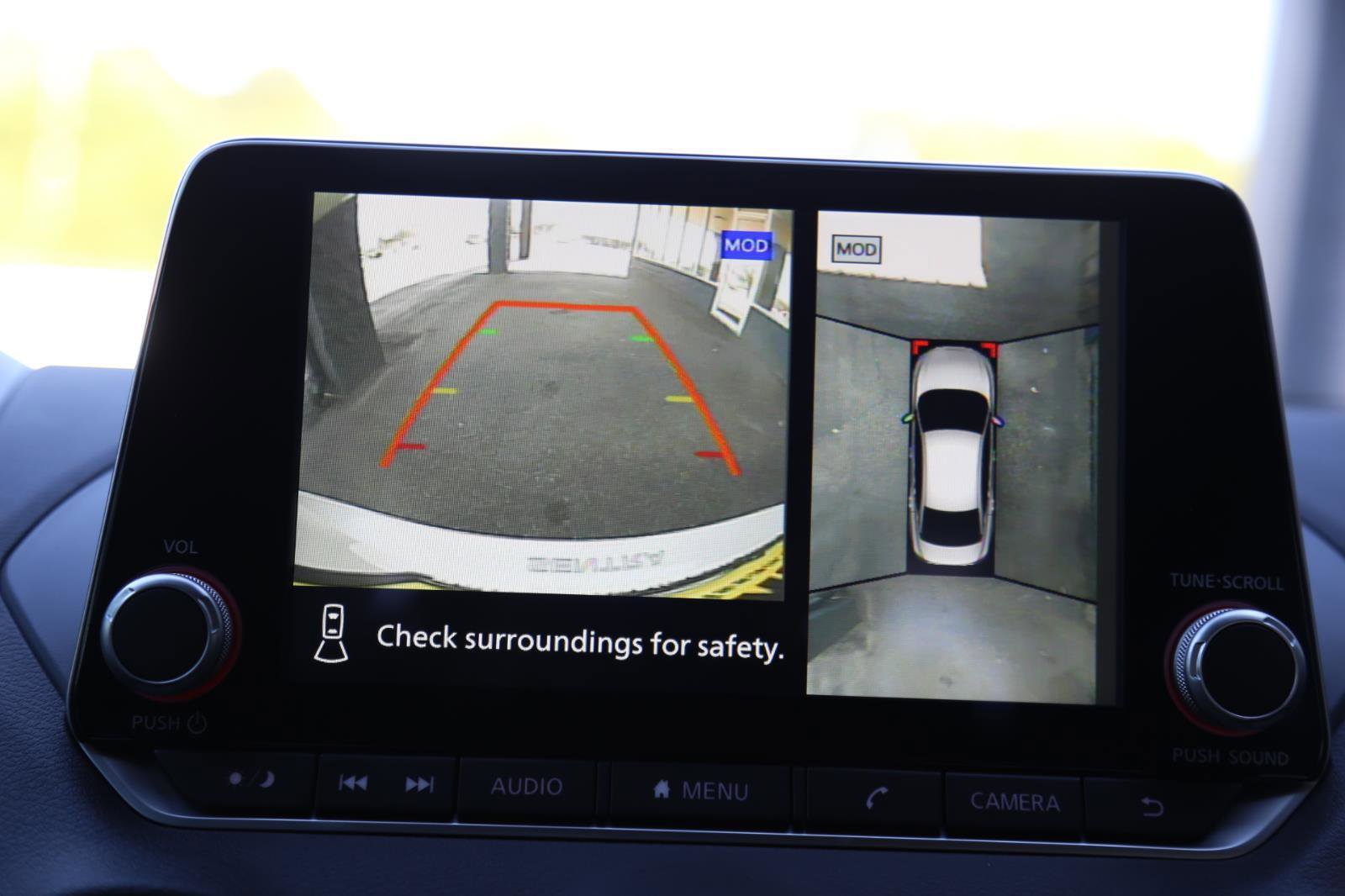 Used 2025 Nissan Sentra SR w/ SR Premium Package image 13