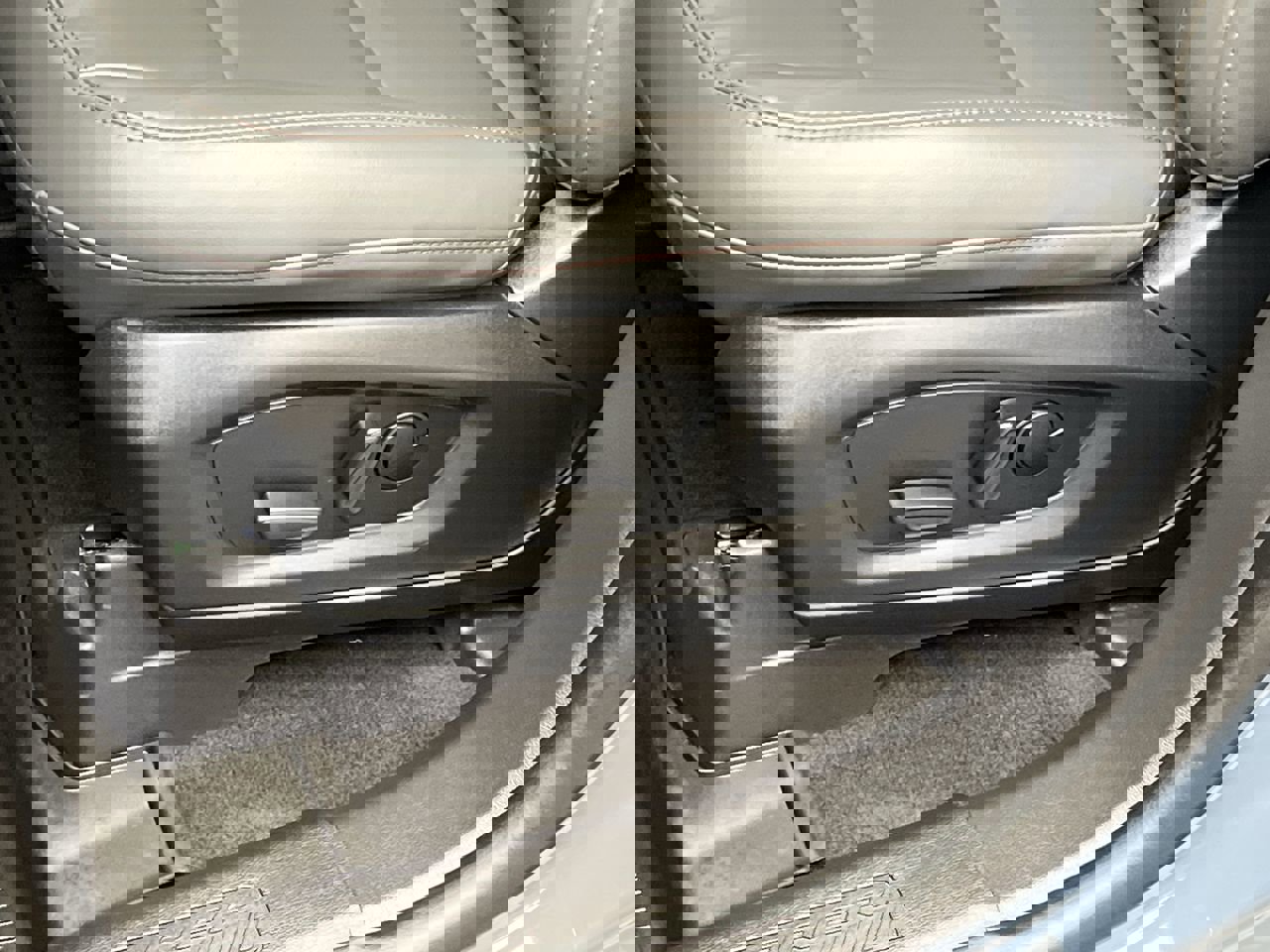 New 2026 Ford Explorer Active w/ Active Comfort Package image 11