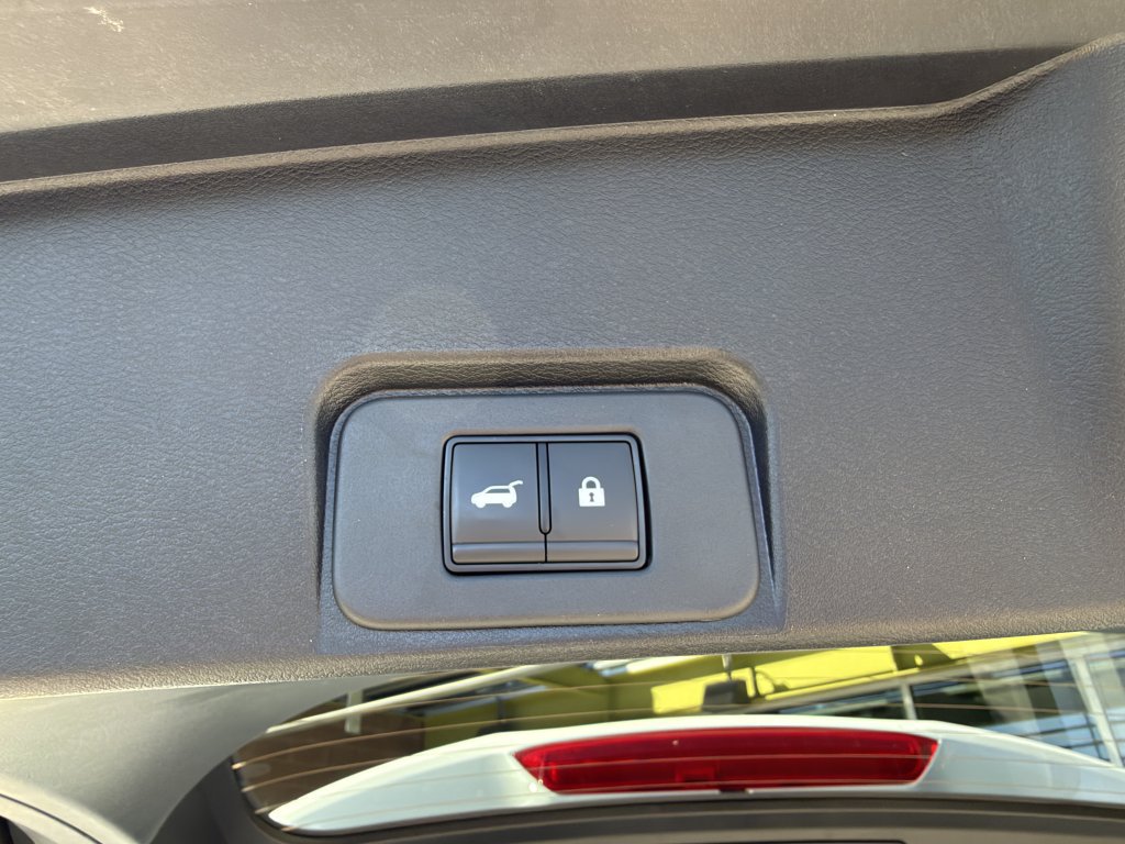 Used 2026 Nissan Rogue SV FWD image 37