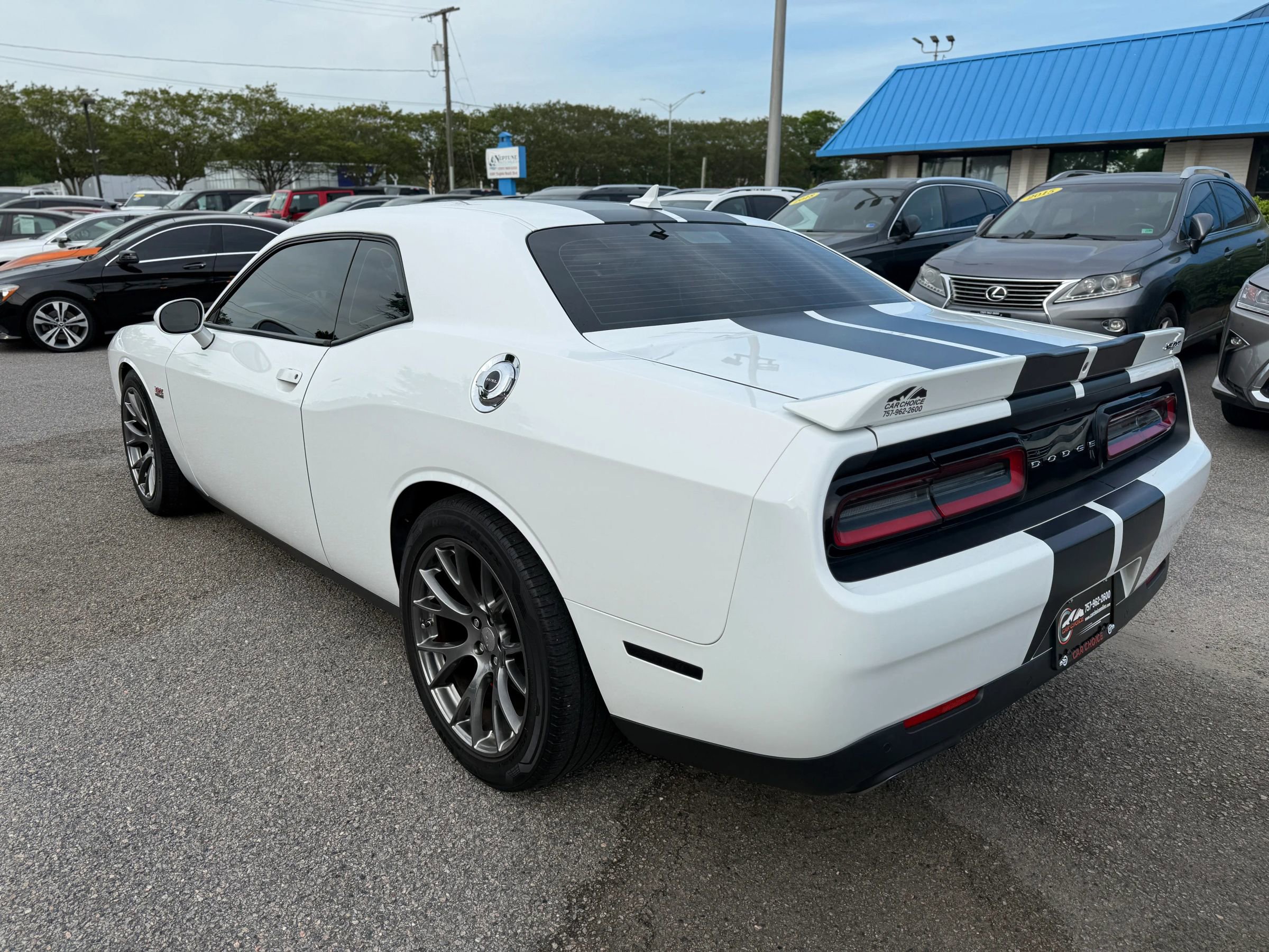 Used 2015 Dodge Challenger SRT image 9