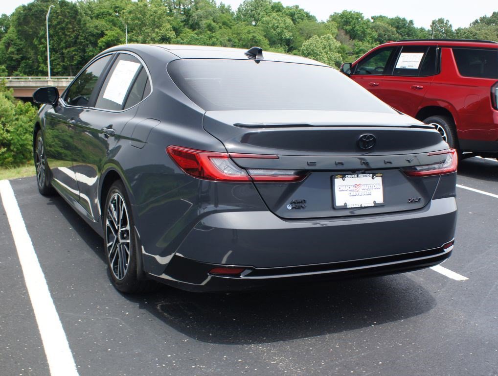 Used 2025 Toyota Camry XLE AWD/4WD image 6