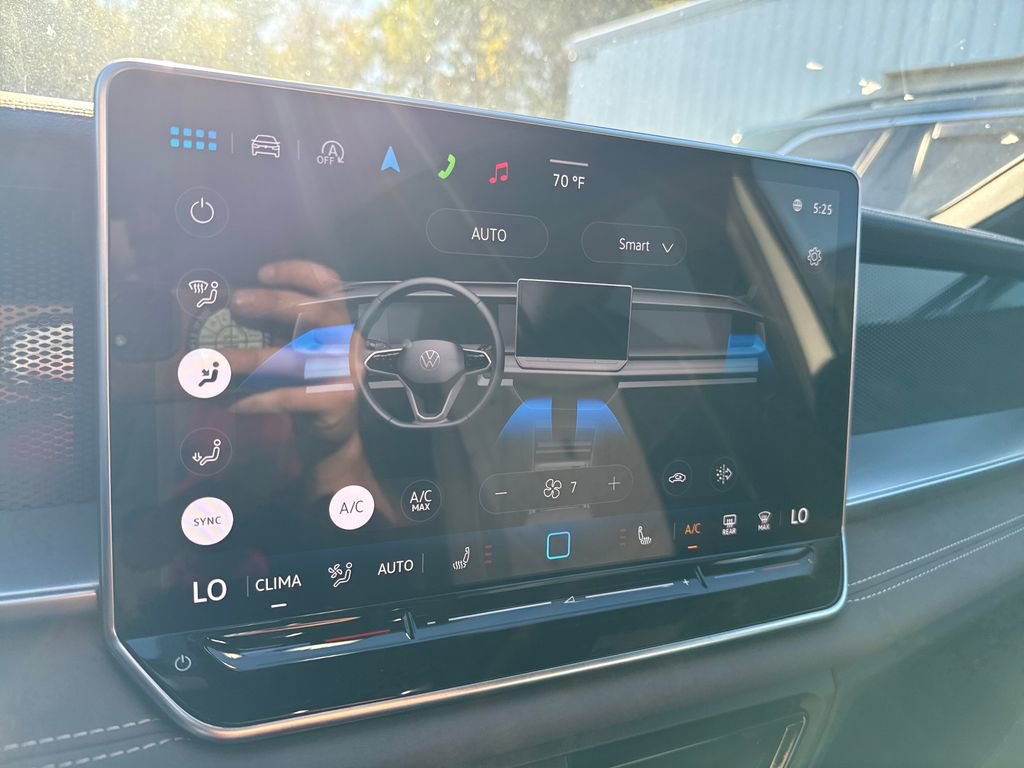 New 2025 Volkswagen Tiguan SE R-Line image 10