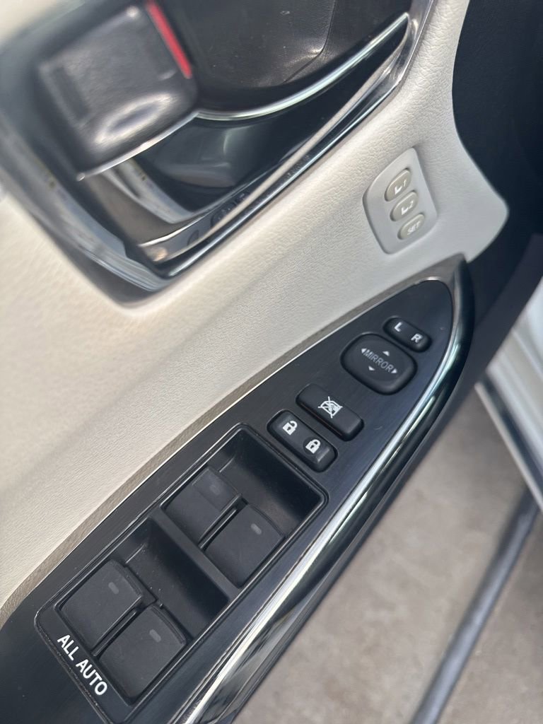 Used 2014 Toyota Avalon Limited w/ Technology Package FWD image 19