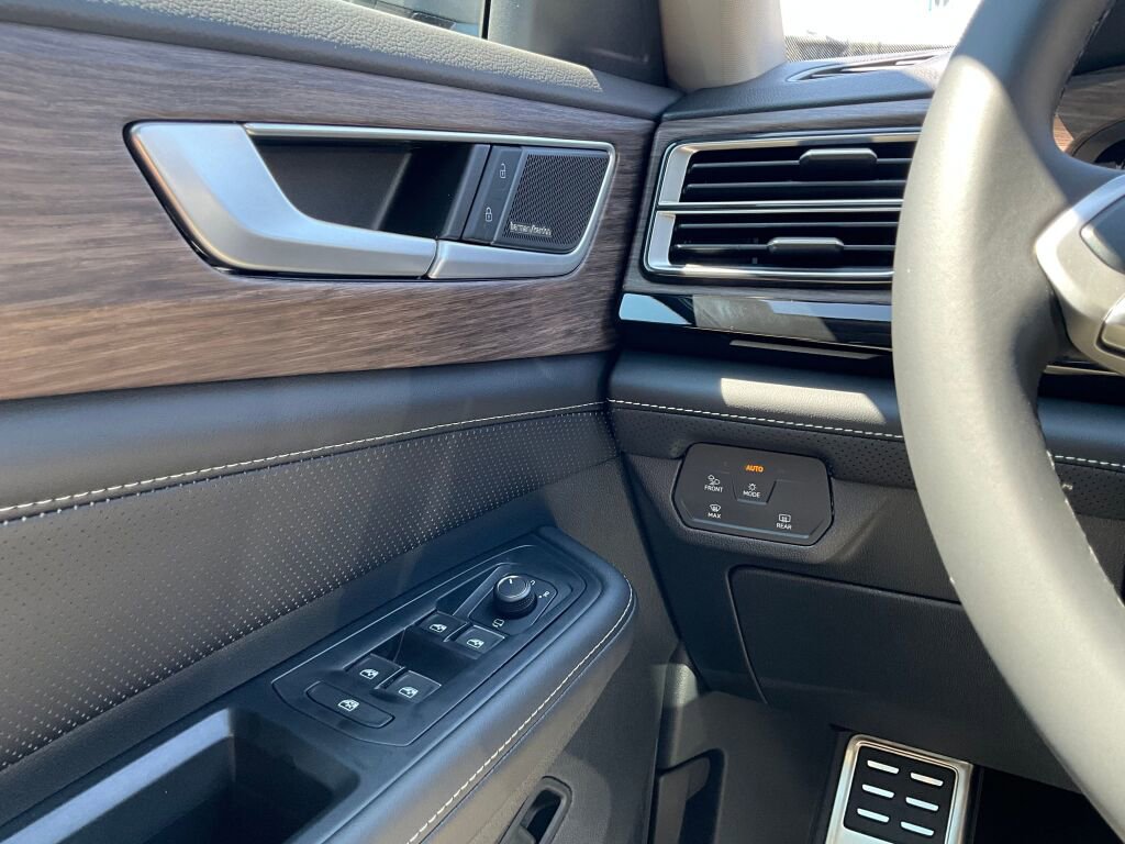 New 2025 Volkswagen Atlas SEL Premium R-Line image 23