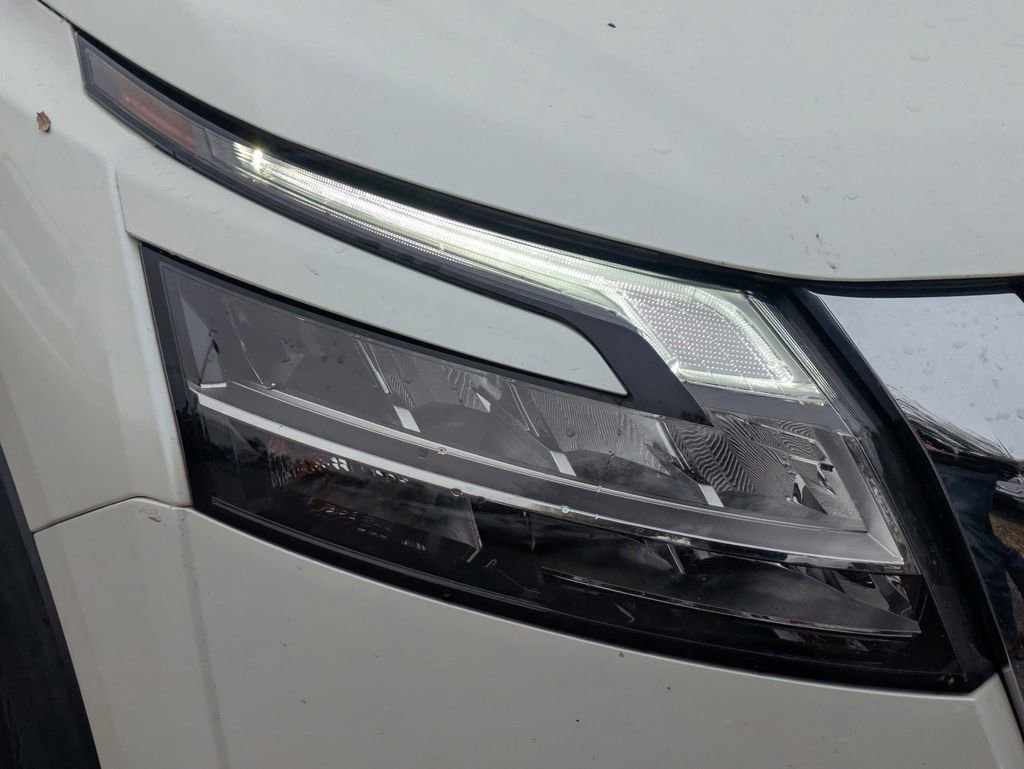 Used 2023 Nissan Pathfinder Platinum w/ Cargo Package image 11