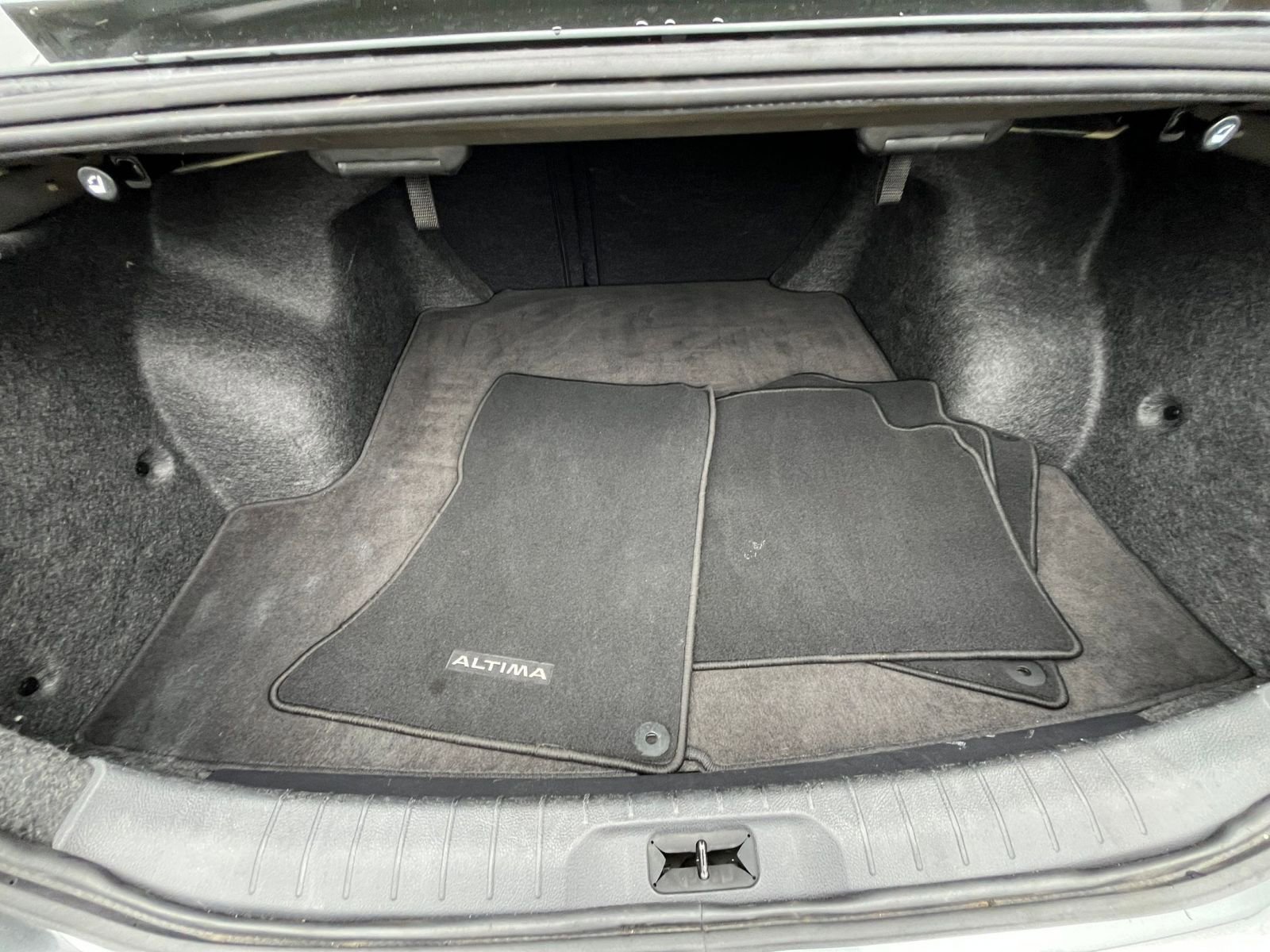 Used 2025 Nissan Altima 2.5 SV FWD image 32