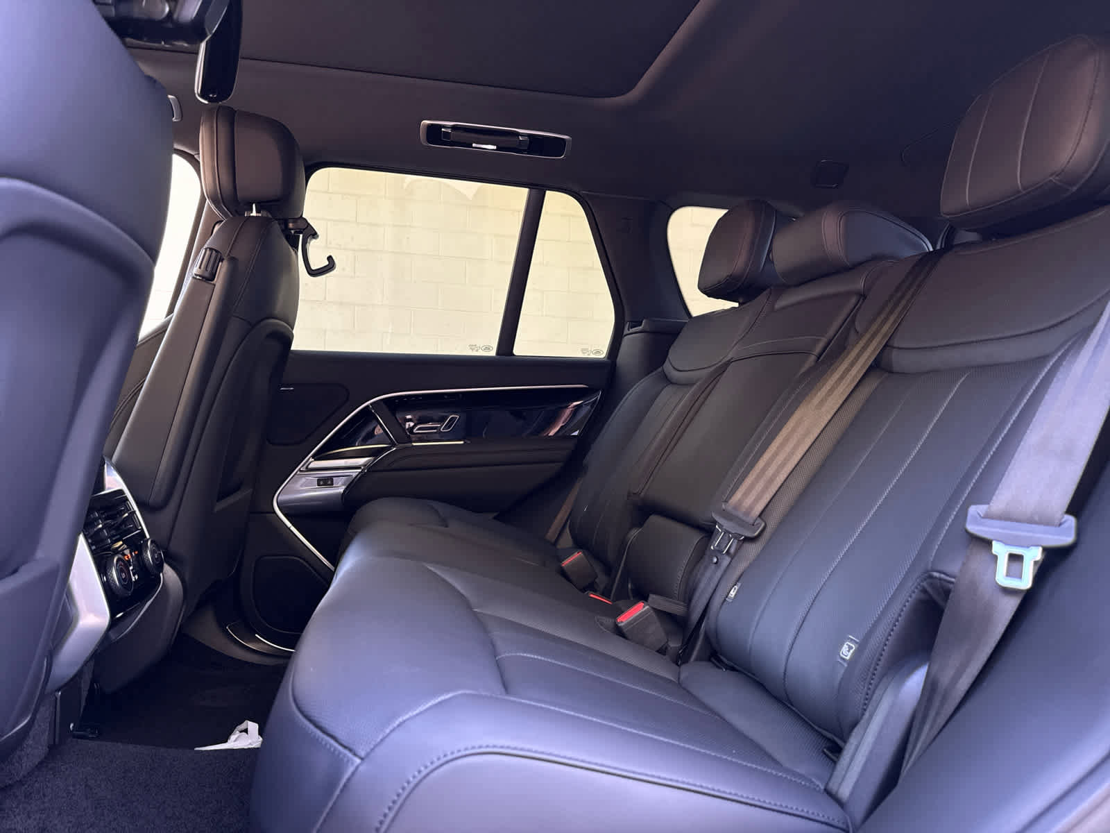 New 2025 Land Rover Range Rover SE image 16