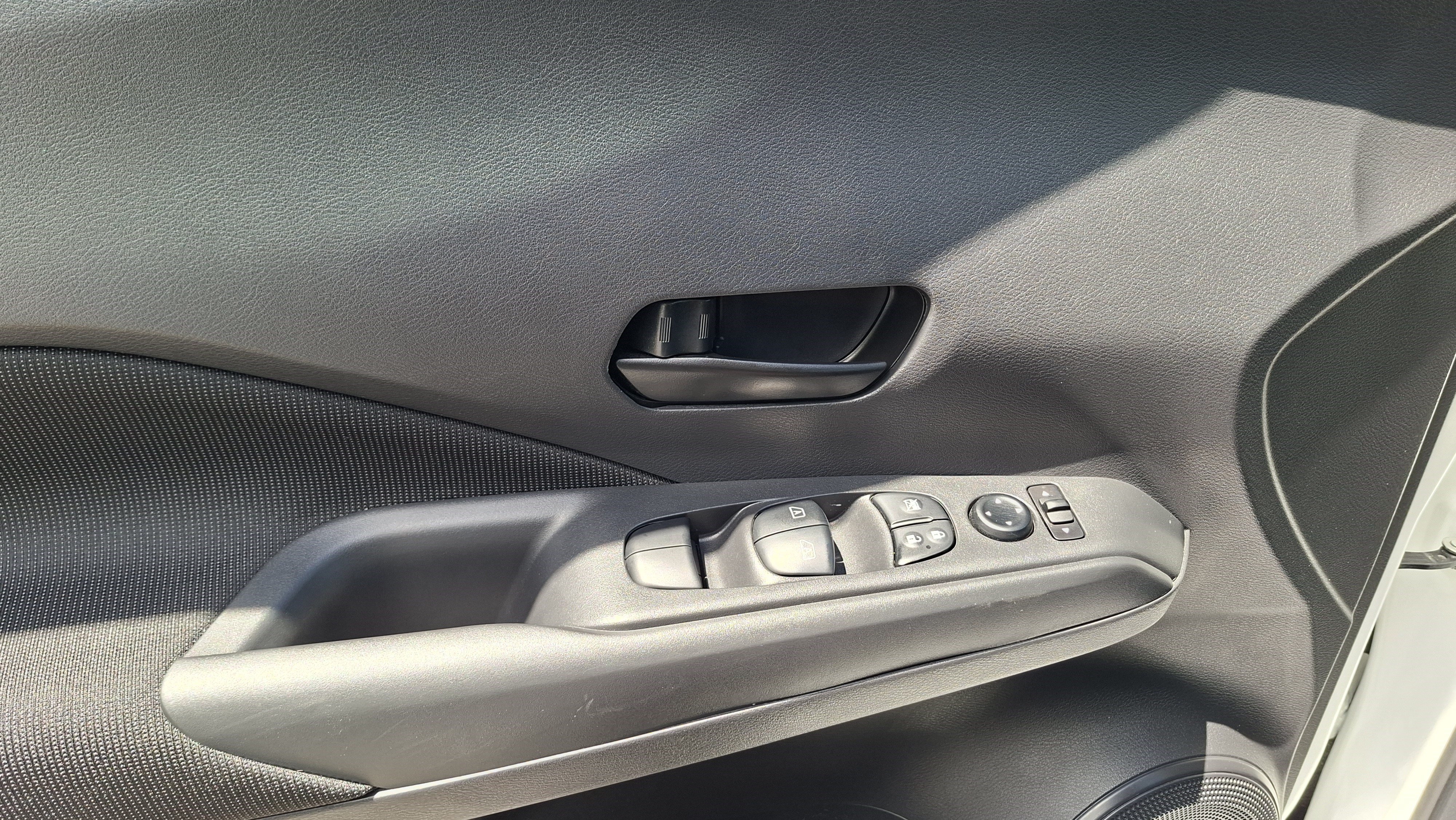 Certified 2025 Nissan Kicks Play S FWD image 17