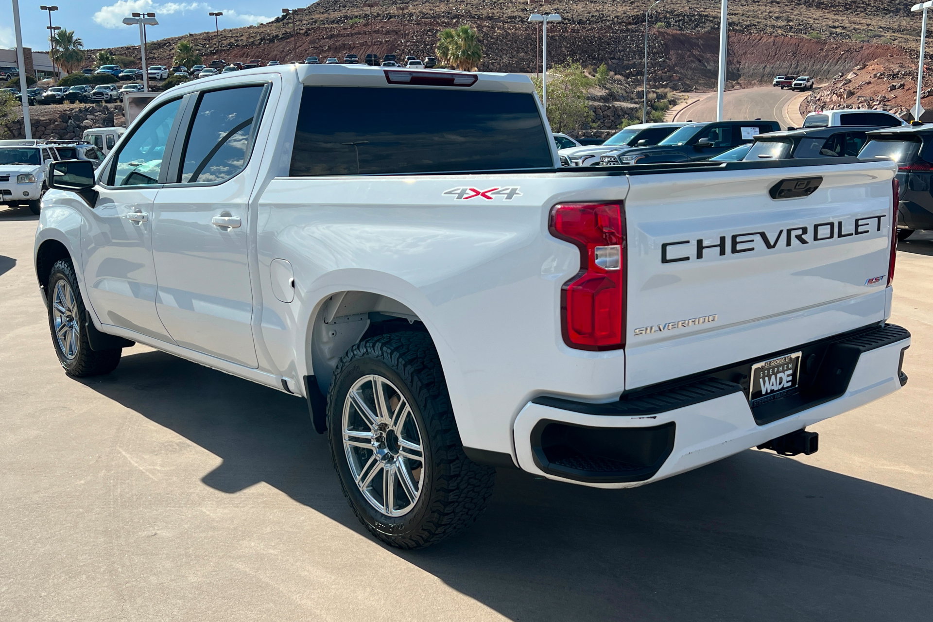 Used 2022 Chevrolet Silverado 1500 RST AWD/4WD image 3