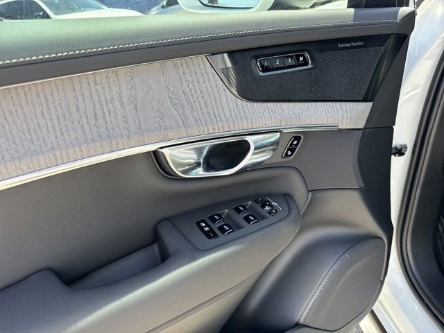 New 2025 Volvo XC90 T8 Ultra w/ Protection Package Premier image 13