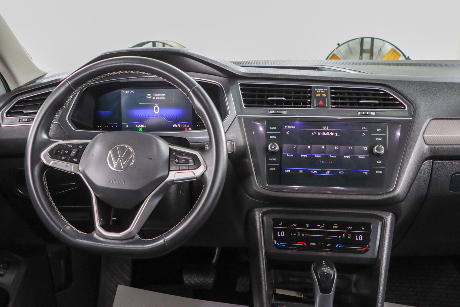 Used 2022 Volkswagen Tiguan SE AWD/4WD image 17