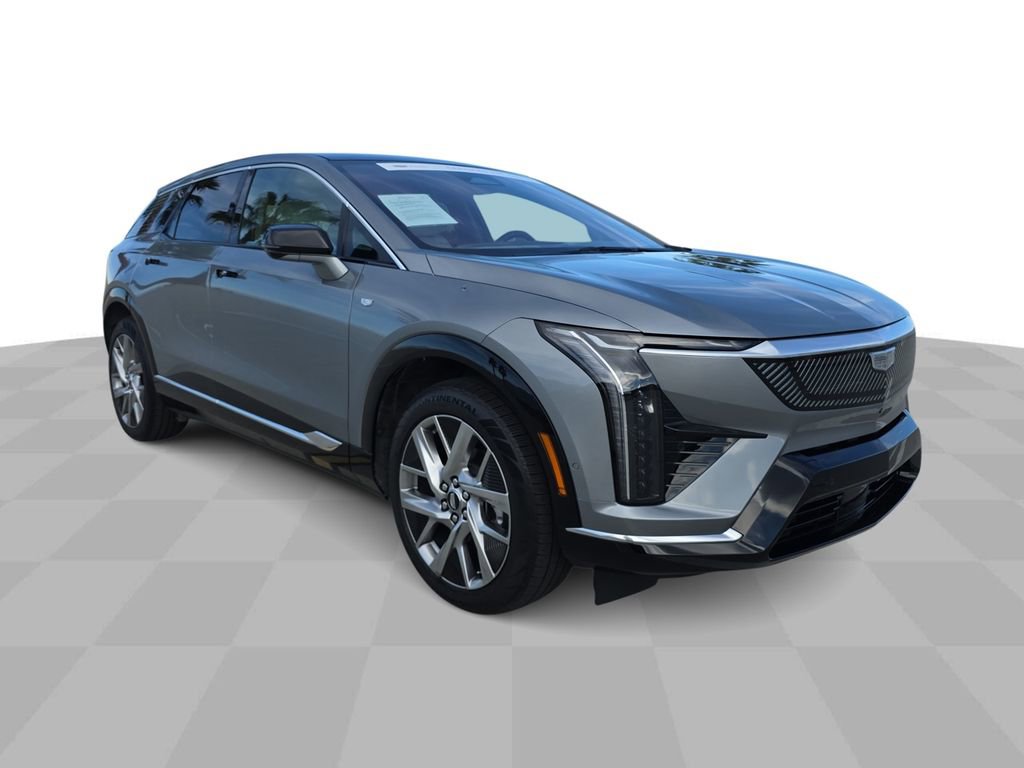 Used 2025 Cadillac Optiq Luxury 2 image 2