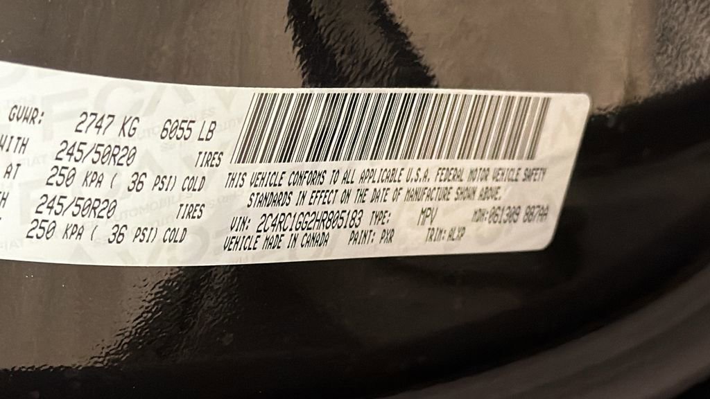 Used 2017 Chrysler Pacifica Limited FWD image 36