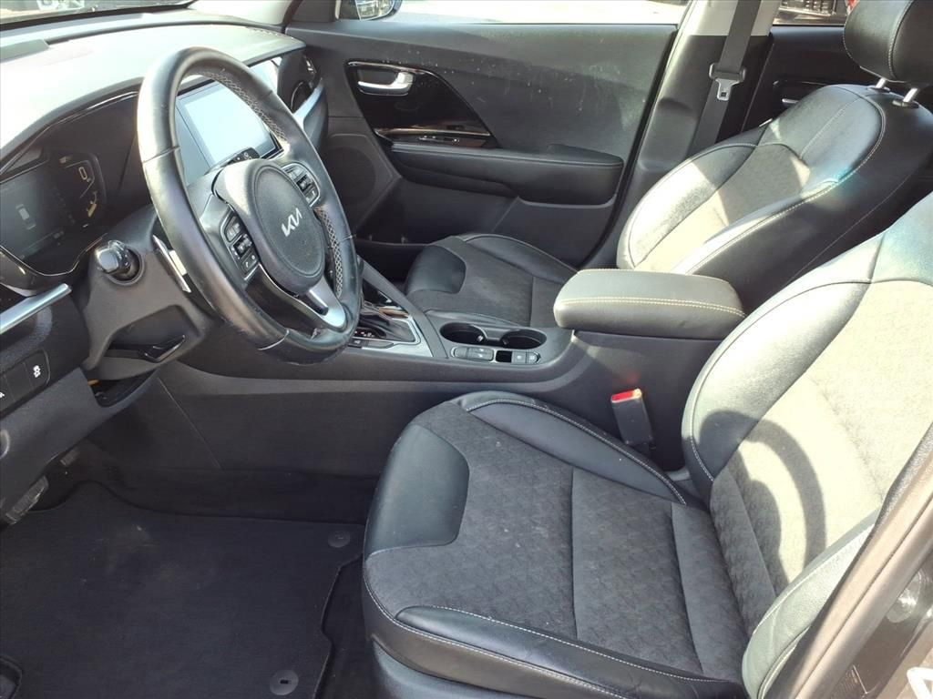 Used 2022 Kia Niro EX image 9