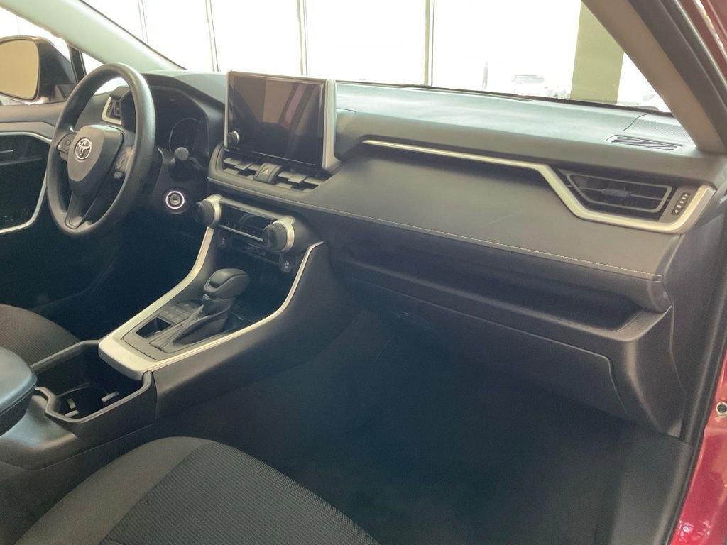 Used 2025 Toyota RAV4 LE AWD/4WD image 19