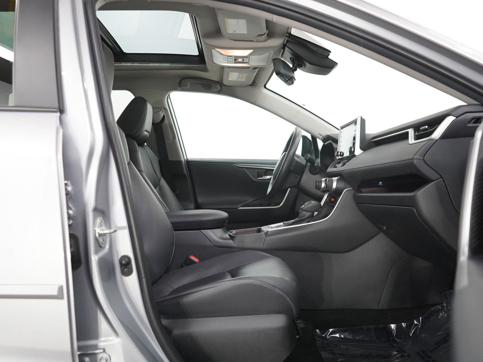 Used 2020 Toyota RAV4 Limited image 11