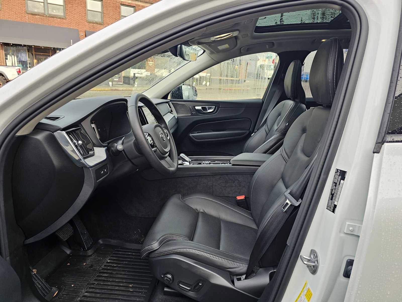 Used 2025 Volvo XC60 T8 Ultra w/ Protection Package Premier image 24