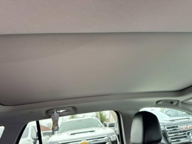 Used 2022 GMC Terrain SLT image 13