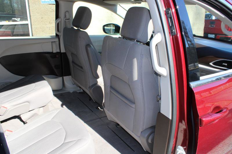Used 2021 Chrysler Voyager LX image 15