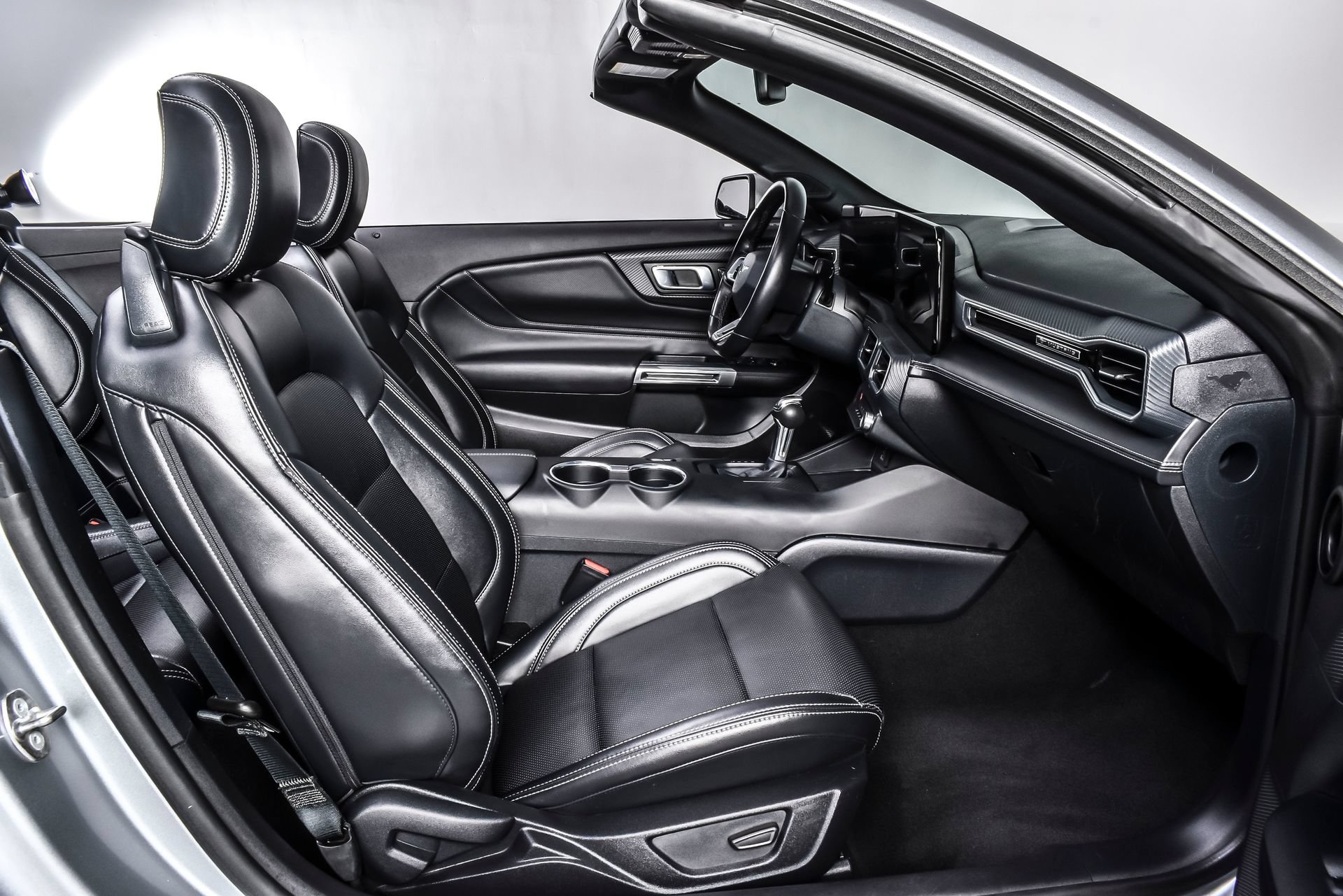 Used 2025 Ford Mustang Premium RWD image 24